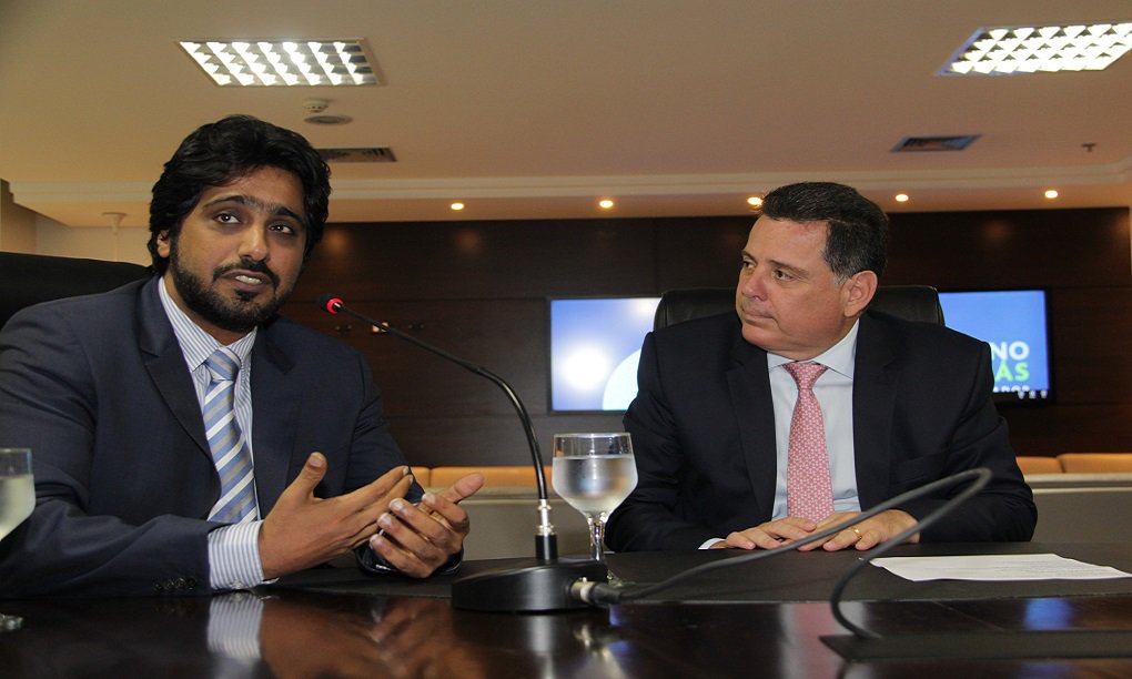 Mesmo diante da crise econômica que atinge o Brasil, o governador Marconi Perillo já garantiu ao Estado, desde que assumiu o quarto mandato, em janeiro de 2015, a assinatura de 39 protocolos de intenções de empresas de capital nacional ou internacional que pretendem ou estão em processo de instalação no Estado; investimento com a instalação dessas empresas é de R$ 3,5 bilhões; último acordo foi celebrado na semana passada com a fabricante de armas Caracal Internacional LLC, dos Emirados Árabes (Foto: José Barbacena) Mesmo diante da crise econômica que atinge o Brasil, o governador Marconi Perillo já garantiu ao Estado, desde que assumiu o quarto mandato, em janeiro de 2015, a assinatura de 39 protocolos de intenções de empresas de capital nacional ou internacional que pretendem ou estão em processo de instalação no Estado; investimento com a instalação dessas empresas é de R$ 3,5 bilhões; último acordo foi celebrado na semana passada com a fabricante de armas Caracal Internacional LLC, dos Emirados Árabes