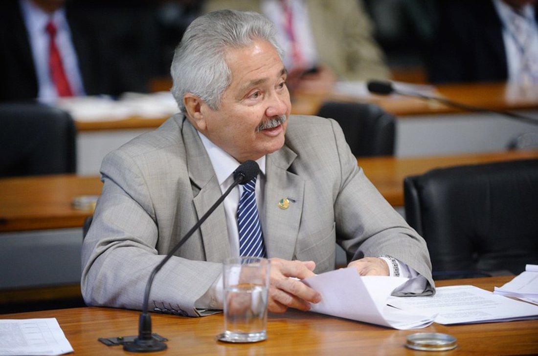 Senador Elmano Férrer (PTB), preocupado com a situação do Parque Nacional Serra da Capivara reuniu sua equipe com os técnicos do ICMBio, Ibama e Fundação do Homem Americano – FUMDHAM, para tratar sobre a situação atual e busca de alternativas para a sustentabilidade do parque; o parlamentar, que segue agenda em Brasília, participou do momento por meio de conferência (Foto: Leonardo Lucena) Senador Elmano Férrer (PTB), preocupado com a situação do Parque Nacional Serra da Capivara reuniu sua equipe com os técnicos do ICMBio, Ibama e Fundação do Homem Americano – FUMDHAM, para tratar sobre a situação atual e busca de alternativas para a sustentabilidade do parque; o parlamentar, que segue agenda em Brasília, participou do momento por meio de conferência