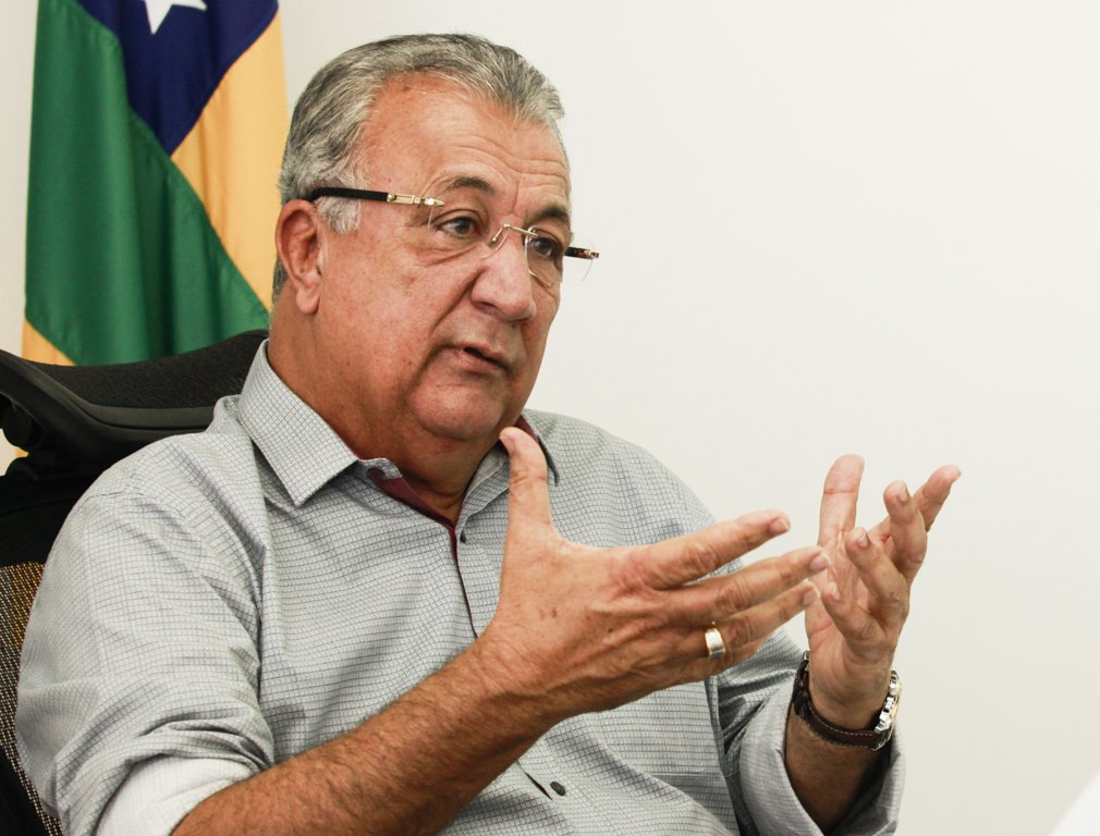 Por determinação do governador Jackson Barreto, o calendário de licenciamento de 2017 seguirá os moldes do ano de 2016, conforme terminação da placa do veículo; diante da grande repercussão negativa da divulgação da portaria que alterava o calendário de pagamento e "sensibilizado com as dificuldades que seriam enfrentadas pelos proprietários de veículos, já que existem aqueles que ainda estão pagando o parcelamento do licenciamento deste ano, o governador determinou a alteração da portaria que trata da cobrança do Imposto sobre a Propriedade de Veículos Automotores (IPVA) 2017", segundo nota do governo (Foto: Valter Lima) Por determinação do governador Jackson Barreto, o calendário de licenciamento de 2017 seguirá os moldes do ano de 2016, conforme terminação da placa do veículo; diante da grande repercussão negativa da divulgação da portaria que alterava o calendário de pagamento e "sensibilizado com as dificuldades que seriam enfrentadas pelos proprietários de veículos, já que existem aqueles que ainda estão pagando o parcelamento do licenciamento deste ano, o governador determinou a alteração da portaria que trata da cobrança do Imposto sobre a Propriedade de Veículos Automotores (IPVA) 2017", segundo nota do governo