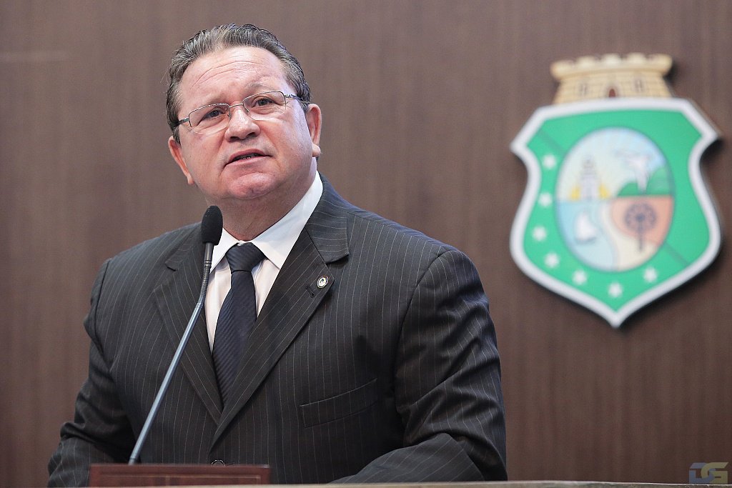 De autoria do deputado Roberto Mesquita (PSD), o projeto de lei 163/16, em tramitação na Assembleia Legislativa, propõe que a Secretaria de Saúde do Estado divulgue em seu site a lista de espera dos pacientes que serão submetidos a cirurgias eletivas por especialidades médicas, com número do registro, observada a ordem cronológica do atendimento na unidade de saúde, data do ingresso na fila de espera, entre outros pontos (Foto: Rodrigo Rocha) De autoria do deputado Roberto Mesquita (PSD), o projeto de lei 163/16, em tramitação na Assembleia Legislativa, propõe que a Secretaria de Saúde do Estado divulgue em seu site a lista de espera dos pacientes que serão submetidos a cirurgias eletivas por especialidades médicas, com número do registro, observada a ordem cronológica do atendimento na unidade de saúde, data do ingresso na fila de espera, entre outros pontos