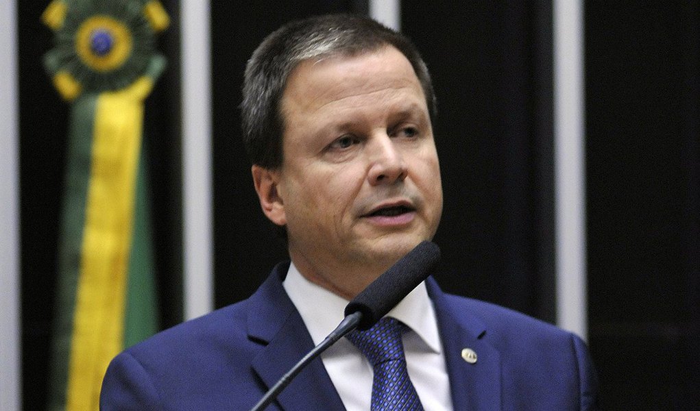Presidente do Conselho Federal da OAB, Cláudio Lamachia, que defendeu o impeachment de Dilma Rousseff, hoje mandou um recado ao governo Temer ao mencionar a PEC 241, que limita o teto de gastos das contas públicas; "Não podemos ter qualquer tipo de retrocesso social neste país, na área da saúde e da educação. Cada um dos senhores parlamentares deve ter em mente que hoje já vivemos dificuldades muito expressivas nestes campos", afirmou, em discurso na Câmara (Foto: Gisele Federicce) Presidente do Conselho Federal da OAB, Cláudio Lamachia, que defendeu o impeachment de Dilma Rousseff, hoje mandou um recado ao governo Temer ao mencionar a PEC 241, que limita o teto de gastos das contas públicas; "Não podemos ter qualquer tipo de retrocesso social neste país, na área da saúde e da educação. Cada um dos senhores parlamentares deve ter em mente que hoje já vivemos dificuldades muito expressivas nestes campos", afirmou, em discurso na Câmara