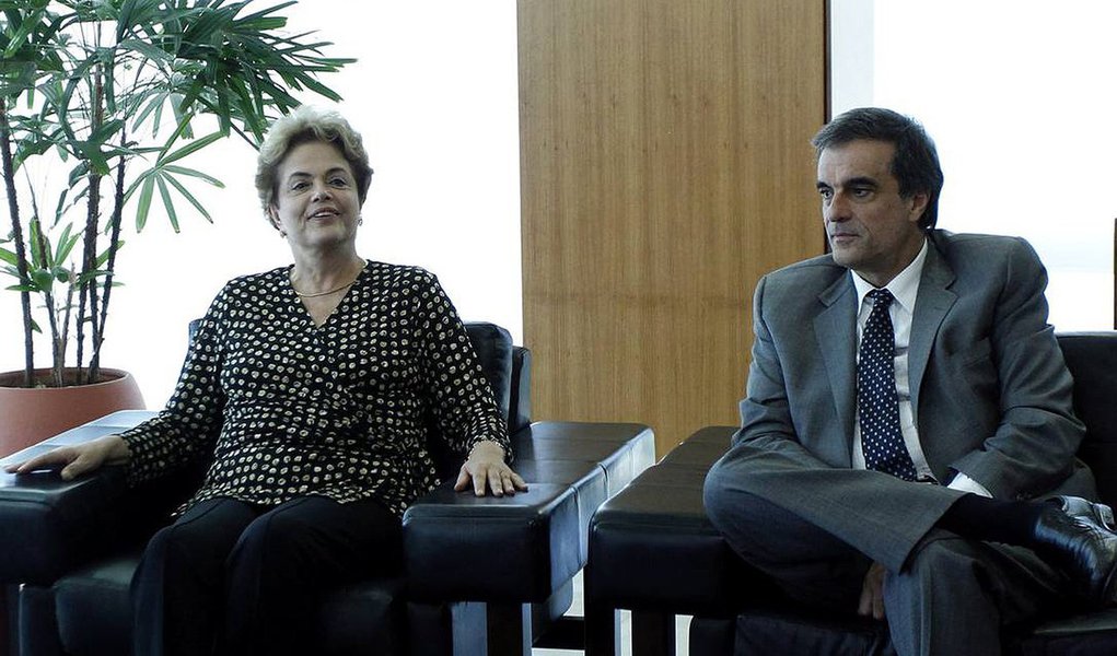 Documentação será apresentada à comissão por volta de 18h, pelo ex-ministro José Eduardo Cardozo; na sequência, o relator na comissão, Antonio Anastasia (PSDB-MG) terá até a próxima segunda-feira (dia 1º) para elaborar seu parecer, que deve ser votado na quinta-feira (4); para ser aprovado ou rejeitado, é necessária a maioria simples – metade mais um dos senadores presentes à sessão; de acordo com calendário, a votação no plenário será realizada no dia 9, sob o comando do presidente do STF, Ricardo Lewandowski, encerrando, assim, a fase de pronúncia do impeachment (Foto: Roberta Namour) Documentação será apresentada à comissão por volta de 18h, pelo ex-ministro José Eduardo Cardozo; na sequência, o relator na comissão, Antonio Anastasia (PSDB-MG) terá até a próxima segunda-feira (dia 1º) para elaborar seu parecer, que deve ser votado na quinta-feira (4); para ser aprovado ou rejeitado, é necessária a maioria simples – metade mais um dos senadores presentes à sessão; de acordo com calendário, a votação no plenário será realizada no dia 9, sob o comando do presidente do STF, Ricardo Lewandowski, encerrando, assim, a fase de pronúncia do impeachment