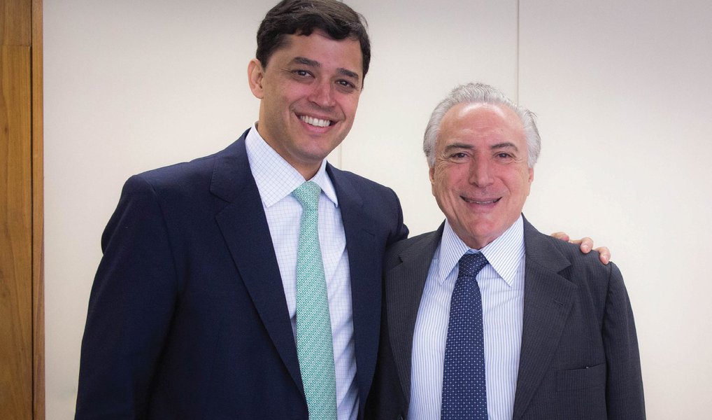 O deputado Índio da Costa (PSD-RJ) entregou nesta quarta (6) ao presidente interino Michel Temer um pedido de intervenção federal no estado do Rio de Janeiro, a fim de solucionar problemas de saúde, educação e segurança; a intervenção é uma medida de caráter excepcional e temporário que afasta a autonomia dos estados, Distrito Federal ou municípios; de acordo com o deputado, que é pré-candidato à prefeitura do Rio de Janeiro, a preocupação com os Jogos Olímpicos não pode ser maior do que o cuidado com a sociedade (Foto: Valter Lima) O deputado Índio da Costa (PSD-RJ) entregou nesta quarta (6) ao presidente interino Michel Temer um pedido de intervenção federal no estado do Rio de Janeiro, a fim de solucionar problemas de saúde, educação e segurança; a intervenção é uma medida de caráter excepcional e temporário que afasta a autonomia dos estados, Distrito Federal ou municípios; de acordo com o deputado, que é pré-candidato à prefeitura do Rio de Janeiro, a preocupação com os Jogos Olímpicos não pode ser maior do que o cuidado com a sociedade