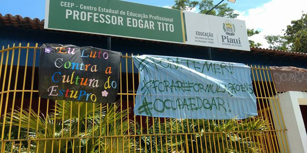 Centro de Educação Profissional (CEEP) Professor Edgar Tito, localizado no bairro Memorare, zona Norte de Teresina, já conta com ocupação de mais de 40 alunos; slém de protestar contra a Proposta de Emenda à Constituição (PEC) 55 que congela os gastos públicos por 20 anos, os estudantes também cobram melhoria na infraestrutura da escola; CEEP é a primeira escola ocupada no Piauí (Foto: Aquiles Lins) Centro de Educação Profissional (CEEP) Professor Edgar Tito, localizado no bairro Memorare, zona Norte de Teresina, já conta com ocupação de mais de 40 alunos; slém de protestar contra a Proposta de Emenda à Constituição (PEC) 55 que congela os gastos públicos por 20 anos, os estudantes também cobram melhoria na infraestrutura da escola; CEEP é a primeira escola ocupada no Piauí