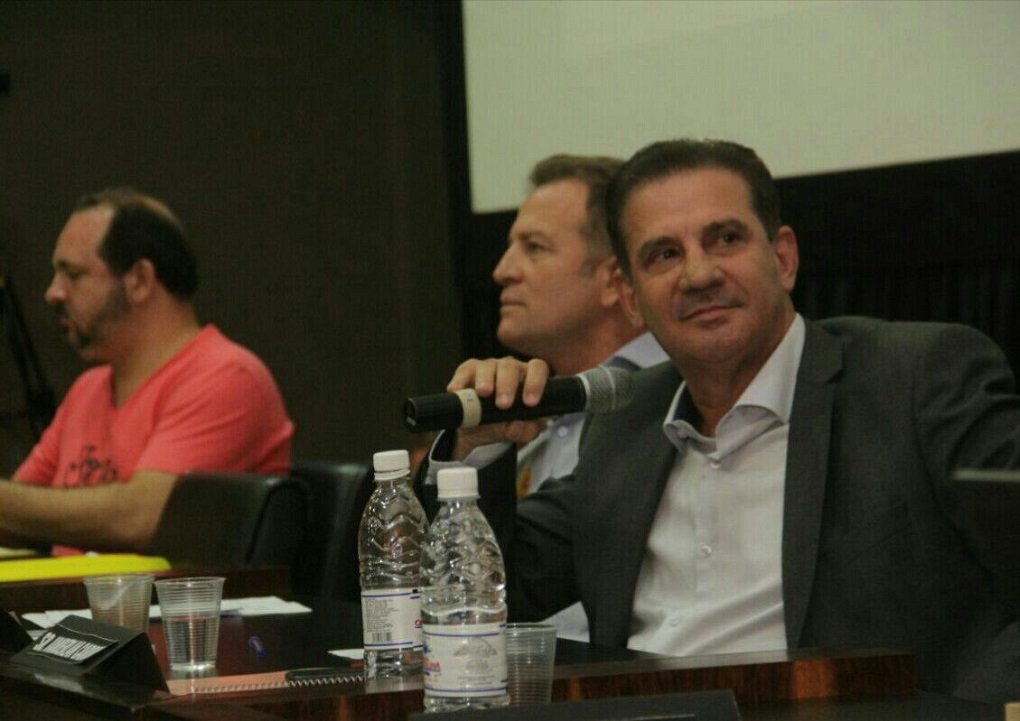 Candidato do PSB participou de debate na Universidade Federal de Goiás e falou de sua experiência como prefeito de Senador Canedo; “E quem está falando para vocês aqui já fez. Goiânia não vai servir de laboratório. Tenho experiência como gestor público e tenho, acima de tudo, o meu posicionamento administrativo definido. Ninguém vai dizer para mim como eu tenho de administrar Goiânia, isso é o meu compromisso, e pode gravar sem medo” (Foto: José Barbacena) Candidato do PSB participou de debate na Universidade Federal de Goiás e falou de sua experiência como prefeito de Senador Canedo; “E quem está falando para vocês aqui já fez. Goiânia não vai servir de laboratório. Tenho experiência como gestor público e tenho, acima de tudo, o meu posicionamento administrativo definido. Ninguém vai dizer para mim como eu tenho de administrar Goiânia, isso é o meu compromisso, e pode gravar sem medo”