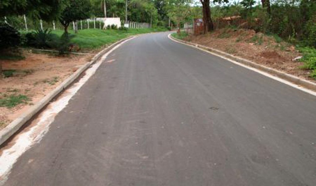 Os municípios da Região Tocantina - Imperatriz, Davinópolis, Amarante e Açailândia, são alguns dos beneficiados com a recuperação e pavimentação de vias urbanas do Programa Mais Asfalto, executado pelo Governo do Estado; são 50 quilômetros de asfalto, só este ano, beneficiando 363.295 habitantes; no total, o Programa já atendeu 28 municípios, pavimentou 335 quilômetros e investiu R$ 79 milhões (Foto: Voney Malta) Os municípios da Região Tocantina - Imperatriz, Davinópolis, Amarante e Açailândia, são alguns dos beneficiados com a recuperação e pavimentação de vias urbanas do Programa Mais Asfalto, executado pelo Governo do Estado; são 50 quilômetros de asfalto, só este ano, beneficiando 363.295 habitantes; no total, o Programa já atendeu 28 municípios, pavimentou 335 quilômetros e investiu R$ 79 milhões