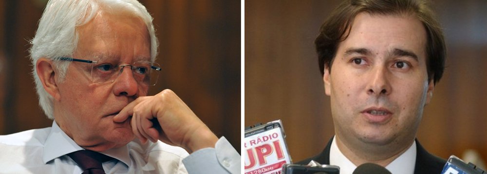 Deputado cassado Eduardo Cunha (PMDB-RJ) já vinha trabalhando "enlouquecidamente" no livro em que detalha a crise política e os bastidores que levaram ao impeachment de Dilma Rousseff; dentre os alvos iniciais de Cunha estariam Moreira Franco e o atual presidente da Câmara, Rodrigo Maia (DEM-RJ); com a prisão de Cunha, material deverá ser usado em uma eventual delação premiada (Foto: Paulo Emílio) Deputado cassado Eduardo Cunha (PMDB-RJ) já vinha trabalhando "enlouquecidamente" no livro em que detalha a crise política e os bastidores que levaram ao impeachment de Dilma Rousseff; dentre os alvos iniciais de Cunha estariam Moreira Franco e o atual presidente da Câmara, Rodrigo Maia (DEM-RJ); com a prisão de Cunha, material deverá ser usado em uma eventual delação premiada