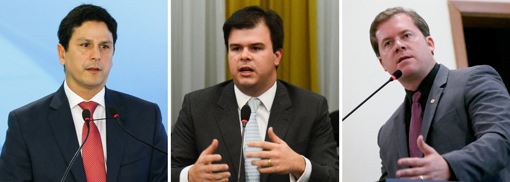 O ministro do Turismo, Marx Beltrão (PMDB-AL), foi o terceiro a ser exonerado, nesta segunda-feira 10, com autorização de Michel Temer, para votar na Câmara a favor da PEC que coloca um limite nos gastos públicos; antes dele, deixaram seus cargos para retomar o mandato de deputado o ministro das Cidades, Bruno de Araújo (PSDB), e de Minas e Energia, Fernando Coelho Filho (PSB) (Foto: Gisele Federicce) O ministro do Turismo, Marx Beltrão (PMDB-AL), foi o terceiro a ser exonerado, nesta segunda-feira 10, com autorização de Michel Temer, para votar na Câmara a favor da PEC que coloca um limite nos gastos públicos; antes dele, deixaram seus cargos para retomar o mandato de deputado o ministro das Cidades, Bruno de Araújo (PSDB), e de Minas e Energia, Fernando Coelho Filho (PSB)
