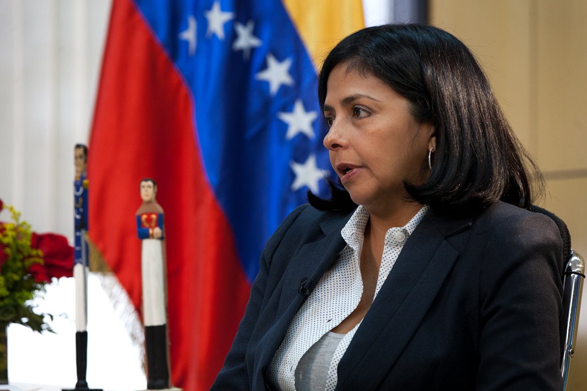 “A República Bolivariana da Venezuela rechaça as insolentes e amorais declarações do chanceler de fato do Brasil José Serra”, escreveu Rodríguez em seu perfil no Twitter, acrescentando que Serra “se soma à conjuntura da direita internacional contra a Venezuela e vulnera princípios básicos que regem as relações internas”, disse a chanceler Delcy Rodriguez; Serra foi ao Uruguai propor ao país que não passe a presidência temporária do Mercosul à Venezuela, como preveem as regras do bloco (Foto: Leonardo Attuch) “A República Bolivariana da Venezuela rechaça as insolentes e amorais declarações do chanceler de fato do Brasil José Serra”, escreveu Rodríguez em seu perfil no Twitter, acrescentando que Serra “se soma à conjuntura da direita internacional contra a Venezuela e vulnera princípios básicos que regem as relações internas”, disse a chanceler Delcy Rodriguez; Serra foi ao Uruguai propor ao país que não passe a presidência temporária do Mercosul à Venezuela, como preveem as regras do bloco