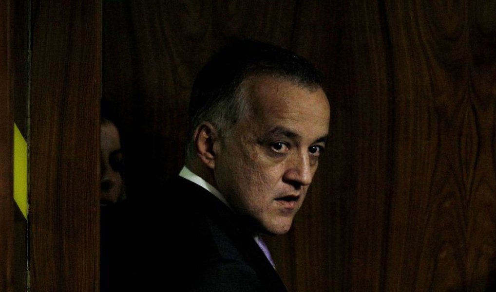 O ministro Francisco Falcão, presidente do Superior Tribunal de Justiça (STJ), negou pedido da defesa do empresário Carlos Augusto de Almeida Ramos, conhecido como Carlinhos Cachoeira, para que a prisão domiciliar dele fosse cumprida em sua residência de Goiânia (GO); com a decisão, o empresário permanece no Rio de Janeiro, onde cumpre prisão domiciliar em um hotel da zona sul da cidade; ele é alvo da Operação Saqueador, da PF, que rastreia esquema de desvio de verbas públicas e lavagem de dinheiro, no valor de R$ 370 milhões; de acordo com o MPF, os principais acusados são Fernando Cavendish e Cachoeira
(Foto: Leonardo Lucena)
O ministro Francisco Falcão, presidente do Superior Tribunal de Justiça (STJ), negou pedido da defesa do empresário Carlos Augusto de Almeida Ramos, conhecido como Carlinhos Cachoeira, para que a prisão domiciliar dele fosse cumprida em sua residência de Goiânia (GO); com a decisão, o empresário permanece no Rio de Janeiro, onde cumpre prisão domiciliar em um hotel da zona sul da cidade; ele é alvo da Operação Saqueador, da PF, que rastreia esquema de desvio de verbas públicas e lavagem de dinheiro, no valor de R$ 370 milhões; de acordo com o MPF, os principais acusados são Fernando Cavendish e Cachoeira