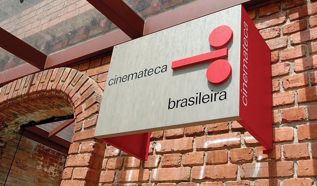 Exonerações incluem integrantes da Cinemateca Brasileira, da Fundação Biblioteca Nacional e do Instituto Brasileiro de Museus; “A orientação atende uma demanda da sociedade civil por uma gestão republicana e transparente e que será implementada à risca pelo Ministério da Cultura”, alega a pasta; ao assumir interinamente a presidência, Michel Temer extinguiu o Ministério da Cultura e as atribuições da pasta foram incorporadas pelo Ministério da Educação; depois, voltou atras (Foto: Roberta Namour) Exonerações incluem integrantes da Cinemateca Brasileira, da Fundação Biblioteca Nacional e do Instituto Brasileiro de Museus; “A orientação atende uma demanda da sociedade civil por uma gestão republicana e transparente e que será implementada à risca pelo Ministério da Cultura”, alega a pasta; ao assumir interinamente a presidência, Michel Temer extinguiu o Ministério da Cultura e as atribuições da pasta foram incorporadas pelo Ministério da Educação; depois, voltou atras