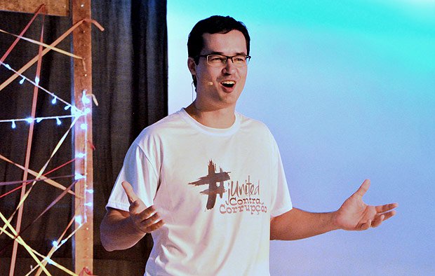 O que diferencia Deltan Dallagnol no combate à corrupção, ideal comum a milhões de brasileiros, é a sua visão ideológica fundamentalista, o seu messianismo provinciano e a sua tendência ao autoritarismo de caráter fascista (Foto: Tarso Genro) O que diferencia Deltan Dallagnol no combate à corrupção, ideal comum a milhões de brasileiros, é a sua visão ideológica fundamentalista, o seu messianismo provinciano e a sua tendência ao autoritarismo de caráter fascista