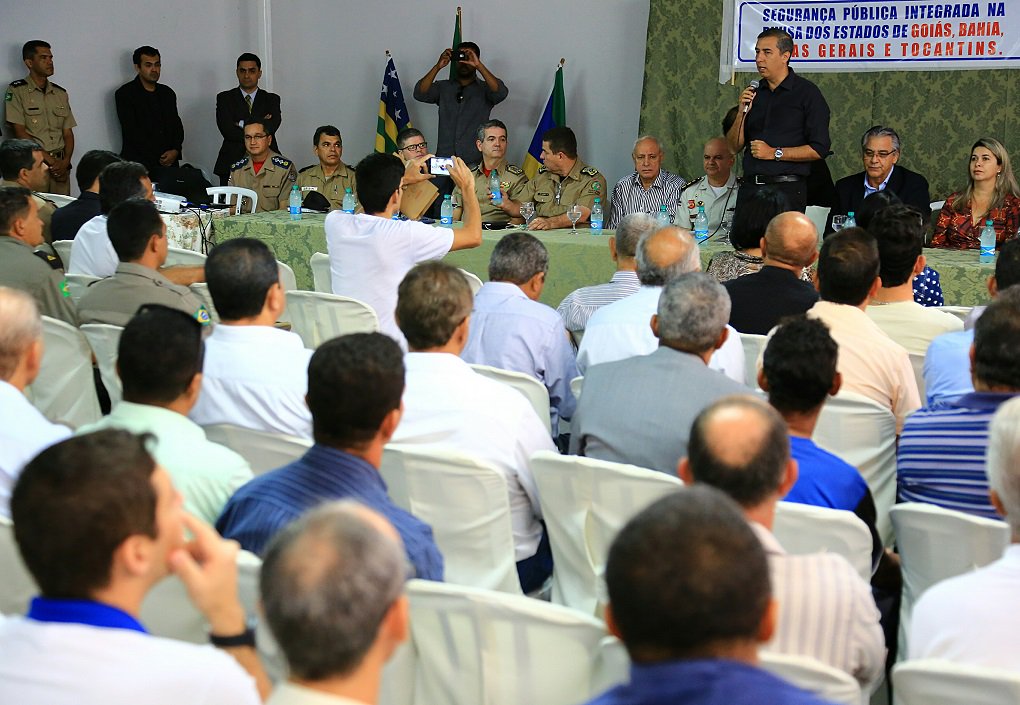 Nesta quinta-feira foi oficialmente instalado, pelo vice-governador e secretário de Segurança Pública, José Eliton, o Subcomitê Integrado de Segurança Pública (Subcomitê de Divisas Goiás-Bahia-Tocantins) durante solenidade realizada em Posse, cidade localizada a aproximadamente 520 km da Capital; “Estamos diante de uma das mais importantes ações de segurança nos dias atuais. Vamos reunir informações de cada um dos estados, identificar criminosos e, com isso, prevenir e combater o crime em suas mais diversas formas”, disse (Foto: José Barbacena) Nesta quinta-feira foi oficialmente instalado, pelo vice-governador e secretário de Segurança Pública, José Eliton, o Subcomitê Integrado de Segurança Pública (Subcomitê de Divisas Goiás-Bahia-Tocantins) durante solenidade realizada em Posse, cidade localizada a aproximadamente 520 km da Capital; “Estamos diante de uma das mais importantes ações de segurança nos dias atuais. Vamos reunir informações de cada um dos estados, identificar criminosos e, com isso, prevenir e combater o crime em suas mais diversas formas”, disse