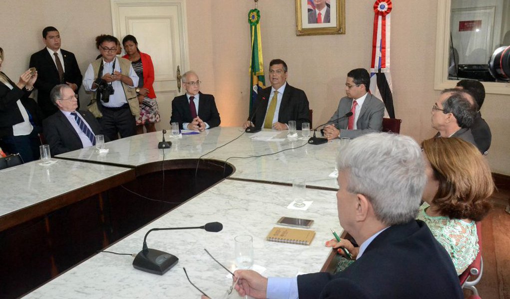 O Maranhão receberá R$ 14 milhões em recursos para aplicação nos serviços de saúde de média e alta complexidade; serão contempladas sete Unidades de Pronto Atendimento (UPAs) e dois serviços filantrópicos nos municípios de Imperatriz, São José de Ribamar, Caxias, Coroatá, Barra do Corda e São Luís; o montante foi garantido pelo Governo Federal durante assinatura de Portarias do Ministério da Saúde, em solenidade no Salão de Atos do Palácio dos Leões; para a capital serão destinados R$ 2,2 milhões a serem investidos em três UPAs e na Associação de Pais e Amigos dos Excepcionais (Apae) (Foto: Leonardo Lucena) O Maranhão receberá R$ 14 milhões em recursos para aplicação nos serviços de saúde de média e alta complexidade; serão contempladas sete Unidades de Pronto Atendimento (UPAs) e dois serviços filantrópicos nos municípios de Imperatriz, São José de Ribamar, Caxias, Coroatá, Barra do Corda e São Luís; o montante foi garantido pelo Governo Federal durante assinatura de Portarias do Ministério da Saúde, em solenidade no Salão de Atos do Palácio dos Leões; para a capital serão destinados R$ 2,2 milhões a serem investidos em três UPAs e na Associação de Pais e Amigos dos Excepcionais (Apae)