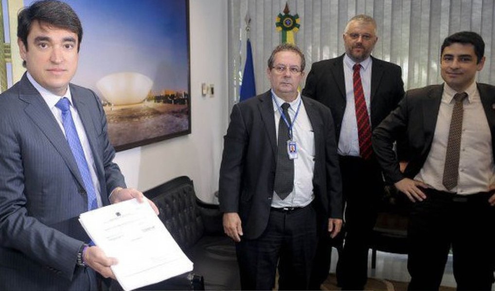 Uma perícia correta precisa provar ou negar cabalmente que Dilma precisaria de autorização do Congresso para ter emitido os tais três decretos de crédito suplementar (Foto: Eduardo Guimarães) Uma perícia correta precisa provar ou negar cabalmente que Dilma precisaria de autorização do Congresso para ter emitido os tais três decretos de crédito suplementar