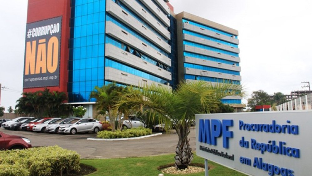 O Ministério Público Federal (MPF/AL) entrou com ação civil pública contra o Instituto Nacional do Seguro Social (INSS) e contra a União com o objetivo de coibir os prejuízos causados aos beneficiários pela demora excessiva na realização de perícia médica; ação pede que o INSS realize as perícias no prazo máximo de 30 dias e quer, também, a prorrogação de todos os benefícios previdenciários que não foram concedidos em razão da greve dos médicos peritos, entre 2015 e 2016 (Foto: Voney Malta) O Ministério Público Federal (MPF/AL) entrou com ação civil pública contra o Instituto Nacional do Seguro Social (INSS) e contra a União com o objetivo de coibir os prejuízos causados aos beneficiários pela demora excessiva na realização de perícia médica; ação pede que o INSS realize as perícias no prazo máximo de 30 dias e quer, também, a prorrogação de todos os benefícios previdenciários que não foram concedidos em razão da greve dos médicos peritos, entre 2015 e 2016