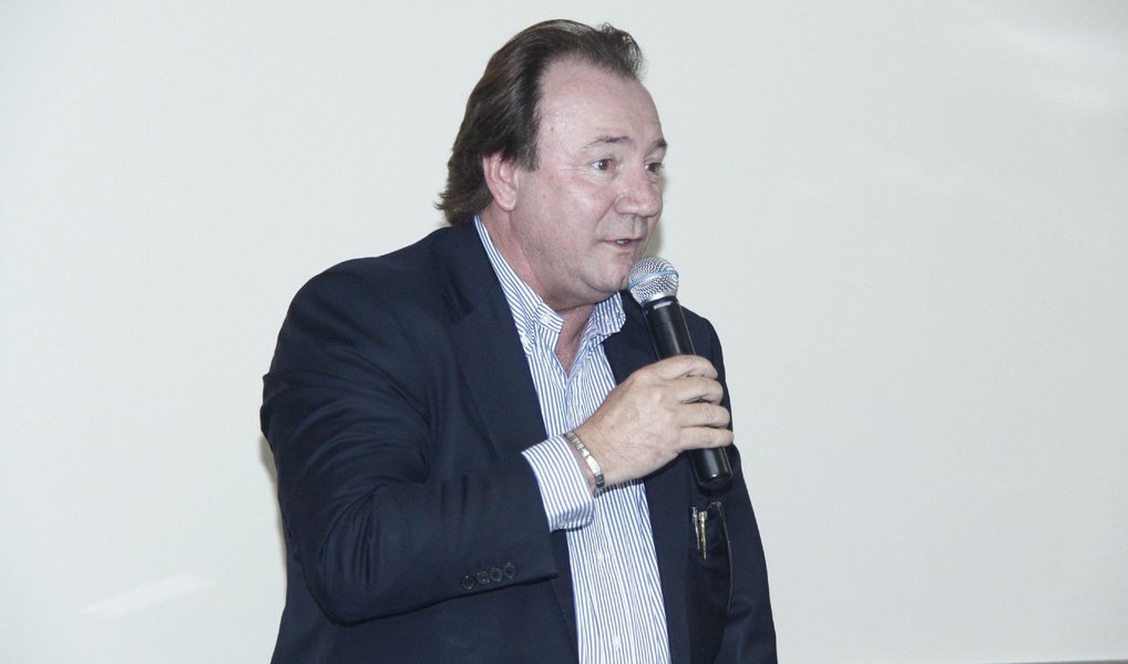 O ex-presidente da JBS, José Batista Jr, mais conhecido como "Júnior Friboi", afirmou, nesta sexta (1º), que o grupo não tem com que se preocupar diante da busca e apreensão na casa do presidente do conselho da empresa, Joseley Batista, seu irmão, e na sede do grupo; "Nós não devemos nada. Não temos com que nos preocupar", disse ele, que ressaltou ainda que a JBS não é alvo da operação da PF que ocorreu na manhã de hoje (Foto: Valter Lima) O ex-presidente da JBS, José Batista Jr, mais conhecido como "Júnior Friboi", afirmou, nesta sexta (1º), que o grupo não tem com que se preocupar diante da busca e apreensão na casa do presidente do conselho da empresa, Joseley Batista, seu irmão, e na sede do grupo; "Nós não devemos nada. Não temos com que nos preocupar", disse ele, que ressaltou ainda que a JBS não é alvo da operação da PF que ocorreu na manhã de hoje