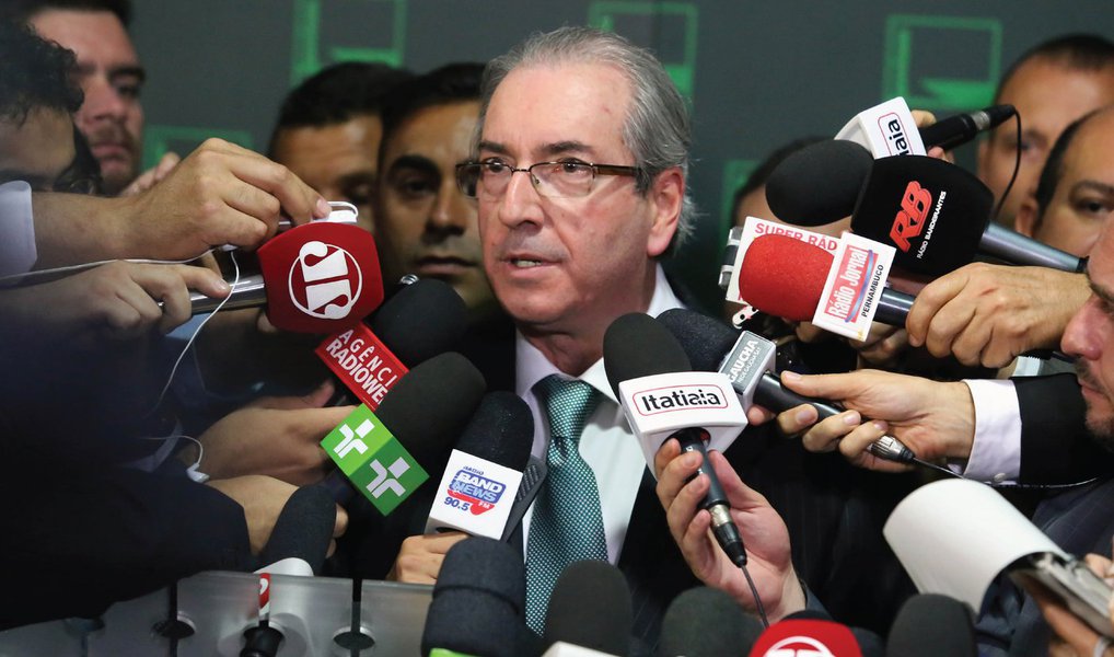 O presidente afastado da Câmara, Eduardo Cunha (PMDB-RJ), divulgou nota nesta terça (14) na qual afirma que vai recorrer à Comissão de Constituição e Justiça (CCJ) da decisão do Conselho de Ética, que votou por sua cassação; ele afirmou ser “inocente” da acusação de ter mentido aos pares e disse que o processo no Conselho de Ética foi conduzido de forma irregular; “O processo foi todo conduzido com parcialidade, com nulidades gritantes, incluindo o próprio relator, que não poderia ter proferido parecer após ter se filiado a partido integrante de bloco do meu partido", afirmou (Foto: Valter Lima) O presidente afastado da Câmara, Eduardo Cunha (PMDB-RJ), divulgou nota nesta terça (14) na qual afirma que vai recorrer à Comissão de Constituição e Justiça (CCJ) da decisão do Conselho de Ética, que votou por sua cassação; ele afirmou ser “inocente” da acusação de ter mentido aos pares e disse que o processo no Conselho de Ética foi conduzido de forma irregular; “O processo foi todo conduzido com parcialidade, com nulidades gritantes, incluindo o próprio relator, que não poderia ter proferido parecer após ter se filiado a partido integrante de bloco do meu partido", afirmou