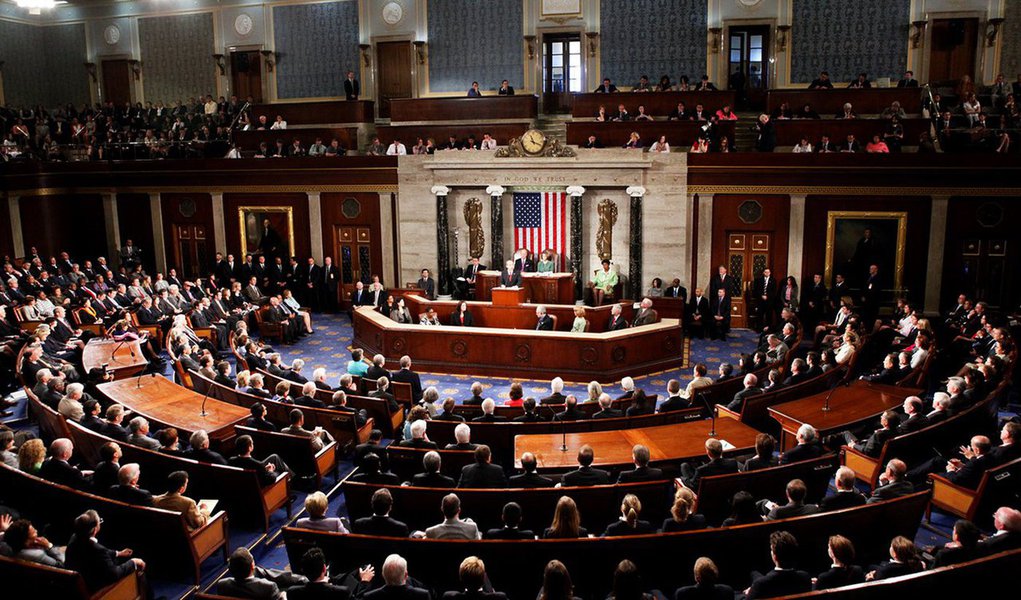 Senado dos Estados Unidos irá votar quatro propostas sobre o tema uma semana depois de o massacre de Orlando ter renovado os clamores para se impedir o acesso de pessoas suspeitas de terrorismo a armas de fogo; embora iniciativas semelhantes tenham fracassado anteriormente, alguns senadores insistem em dizer que a política em relação ao controle sobre as armas está mudando, já que a segurança nacional está ganhando importância no debate (Foto: Paulo Emílio) Senado dos Estados Unidos irá votar quatro propostas sobre o tema uma semana depois de o massacre de Orlando ter renovado os clamores para se impedir o acesso de pessoas suspeitas de terrorismo a armas de fogo; embora iniciativas semelhantes tenham fracassado anteriormente, alguns senadores insistem em dizer que a política em relação ao controle sobre as armas está mudando, já que a segurança nacional está ganhando importância no debate
