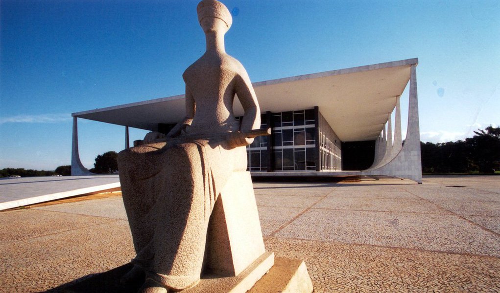 Tribunal Regional Federal (TRF) da 1ª Região manteve a sentença condenatória contra o ex-deputado José Genoino (PT-SP), o ex-tesoureiro do partido Delúbio Soares, o empresário Marcos Valério, além de outros quatro ex-diretores do banco BMG por envolvimento em um esquema de lavagem de dinheiro na Ação Penal 470, o chamado escândalo do mensalão; Genoíno teve a sentença foi reduzida de 4 para 2 anos, 10 meses e 20 dias, devendo ser cumprida em regime aberto; defesa de todos os acusados disse que irá recorrer da decisão (Foto: Paulo Emílio) Tribunal Regional Federal (TRF) da 1ª Região manteve a sentença condenatória contra o ex-deputado José Genoino (PT-SP), o ex-tesoureiro do partido Delúbio Soares, o empresário Marcos Valério, além de outros quatro ex-diretores do banco BMG por envolvimento em um esquema de lavagem de dinheiro na Ação Penal 470, o chamado escândalo do mensalão; Genoíno teve a sentença foi reduzida de 4 para 2 anos, 10 meses e 20 dias, devendo ser cumprida em regime aberto; defesa de todos os acusados disse que irá recorrer da decisão