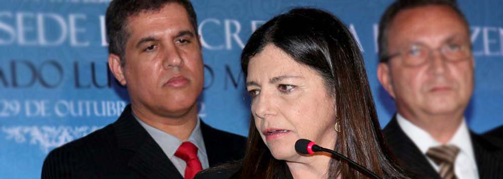 O MP-MA ingressou com uma Ação Civil Pública por ato de improbidade administrativa contra Cláudio José Trinchão Santos, ex-secretário de Estado da Fazenda, e Akio Valente Wakiyama, que ocupou os cargos de secretário adjunto da Administração Tributária e de chefe da pasta da Fazenda; foi apurado pelo órgão que, de 2010 a 2014, no governo Rosean Sarney, os ex-gestores concederam 33 regimes especiais de tributação irregulares, beneficiando 190 empresas; de acordo com relatório do Núcleo de Estudos Econômico-Fiscais da própria Secretaria de Estado da Fazenda, as renúncias fiscais irregulares representaram uma perda de R$ 410, 5 milhões aos cofres do Estado do Maranhão (Foto: Leonardo Lucena) O MP-MA ingressou com uma Ação Civil Pública por ato de improbidade administrativa contra Cláudio José Trinchão Santos, ex-secretário de Estado da Fazenda, e Akio Valente Wakiyama, que ocupou os cargos de secretário adjunto da Administração Tributária e de chefe da pasta da Fazenda; foi apurado pelo órgão que, de 2010 a 2014, no governo Rosean Sarney, os ex-gestores concederam 33 regimes especiais de tributação irregulares, beneficiando 190 empresas; de acordo com relatório do Núcleo de Estudos Econômico-Fiscais da própria Secretaria de Estado da Fazenda, as renúncias fiscais irregulares representaram uma perda de R$ 410, 5 milhões aos cofres do Estado do Maranhão