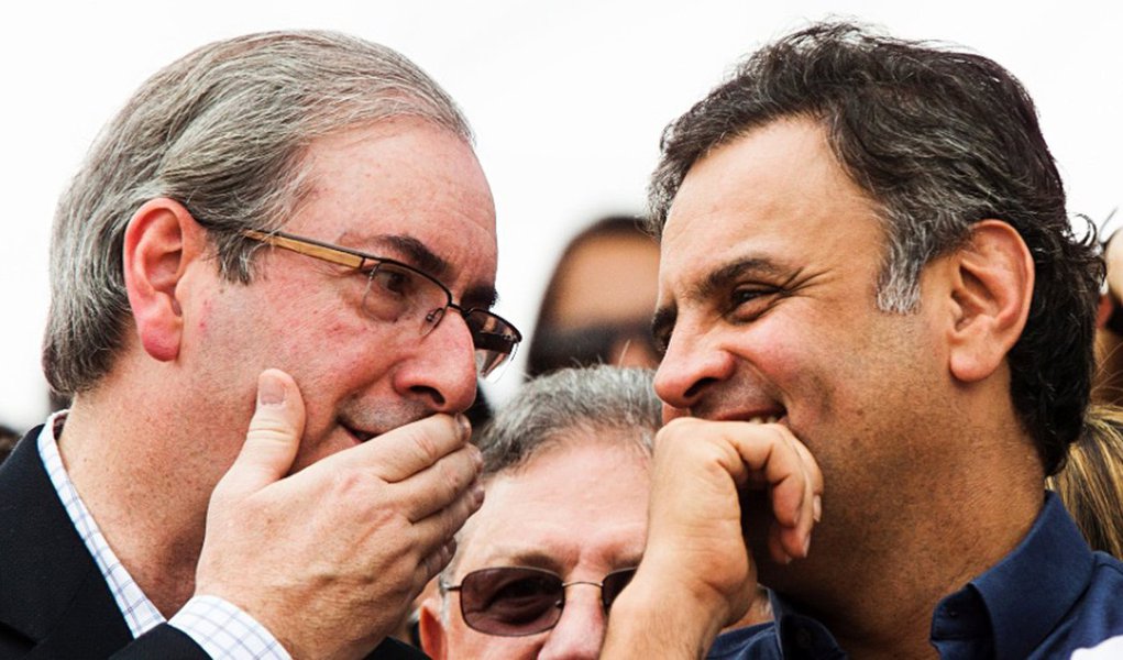 “Fiel da balança na Comissão de Constituição e Justiça, o PSDB não trabalhará para que seus deputados votem pela cassação de Eduardo Cunha”, afirma a colunista Natuza Nery; segundo ela, apesar do desgaste que a posição implica, o discurso é que o peemedebista prestou um “serviço relevante para o país” ao dar celeridade ao impeachment de Dilma Rousseff e não merece a condenação institucional da sigla; “A percepção dos tucanos é que o Planalto caminha na mesma direção: se quisesse se livrar de Cunha, já o teria feito” (Foto: Roberta Namour) “Fiel da balança na Comissão de Constituição e Justiça, o PSDB não trabalhará para que seus deputados votem pela cassação de Eduardo Cunha”, afirma a colunista Natuza Nery; segundo ela, apesar do desgaste que a posição implica, o discurso é que o peemedebista prestou um “serviço relevante para o país” ao dar celeridade ao impeachment de Dilma Rousseff e não merece a condenação institucional da sigla; “A percepção dos tucanos é que o Planalto caminha na mesma direção: se quisesse se livrar de Cunha, já o teria feito”