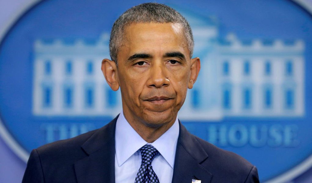 O presidente dos Estados Unidos, Barack Obama, disse nesta segunda-feira, após diversas bombas serem encontradas em Nova York e Nova Jersey, que o terrorismo "nunca nos derrotará" e que os norte-americanos "jamais se renderão ao medo"; "Estamos muito gratos que ninguém foi morto e rezamos por aqueles que foram feridos, desejando uma rápida recuperação", destacou Obama em pronunciamento em Nova York. "Eles estão tentando machucar pessoas inocentes, mas também estão tentando infiltrar o medo em todos nós" (Foto: Romulo Faro) O presidente dos Estados Unidos, Barack Obama, disse nesta segunda-feira, após diversas bombas serem encontradas em Nova York e Nova Jersey, que o terrorismo "nunca nos derrotará" e que os norte-americanos "jamais se renderão ao medo"; "Estamos muito gratos que ninguém foi morto e rezamos por aqueles que foram feridos, desejando uma rápida recuperação", destacou Obama em pronunciamento em Nova York. "Eles estão tentando machucar pessoas inocentes, mas também estão tentando infiltrar o medo em todos nós"