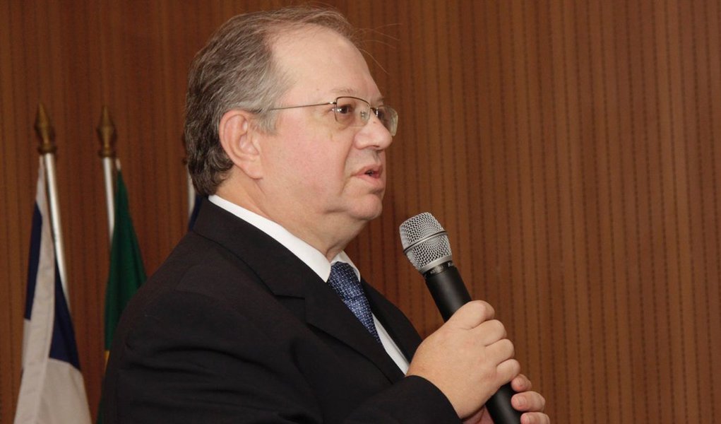 Embaixador russo no Brasil, Sergei Akopov, afirma em entrevista que o governo atual "ainda é interino e o próprio Michel Temer é oficialmente um vice-presidente que está exercendo interinamente a função do presidente" e que "é possível que não haja acusações contra a presidenta Dilma"; "No que toca às nossas relações com Brasil, elas não têm nem caráter partidário, nem ideológico, estas relações são intergovernamentais, nós estamos prontos a cooperar com qualquer governo eleito pelo povo", acrescentou (Foto: Paulo Emílio) Embaixador russo no Brasil, Sergei Akopov, afirma em entrevista que o governo atual "ainda é interino e o próprio Michel Temer é oficialmente um vice-presidente que está exercendo interinamente a função do presidente" e que "é possível que não haja acusações contra a presidenta Dilma"; "No que toca às nossas relações com Brasil, elas não têm nem caráter partidário, nem ideológico, estas relações são intergovernamentais, nós estamos prontos a cooperar com qualquer governo eleito pelo povo", acrescentou