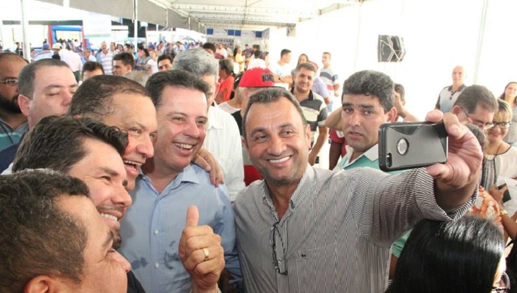 Governador Marconi Perillo (PSDB) é o político com a gestão melhor avaliada pelo eleitorado goiano, de acordo com a última pesquisa Serpes/O Popular, que avaliou o desempenho das administrações municipal, estadual e federal. Marconi Perillo aparece com aprovação 23%; pior desempenho é do prefeito Paulo Garcia (PT), que soma 10% de ótimo e bom; presidente interino da República, Michel Temer (PMDB), obteve desempenho semelhante ao do petista, com 11,6% (Foto: José Barbacena) Governador Marconi Perillo (PSDB) é o político com a gestão melhor avaliada pelo eleitorado goiano, de acordo com a última pesquisa Serpes/O Popular, que avaliou o desempenho das administrações municipal, estadual e federal. Marconi Perillo aparece com aprovação 23%; pior desempenho é do prefeito Paulo Garcia (PT), que soma 10% de ótimo e bom; presidente interino da República, Michel Temer (PMDB), obteve desempenho semelhante ao do petista, com 11,6%