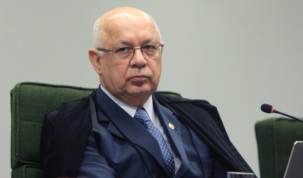 O ministro do Supremo Tribunal Federal (STF) Teori Zavascki decidiu conceder prazo de cinco dias para que a defesa do presidente afastado da Câmara dos Deputados, Eduardo Cunha (PMDB-RJ), se manifeste sobre pedido de prisão feito pelo procurador-geral da República, Rodrigo Janot; “Diante da indevida divulgação e consequente repercussão do pedido ora formulado intime-se o requerido para, querendo, manifestar-se em até cinco dias”, decidiu (Foto: Valter Lima) O ministro do Supremo Tribunal Federal (STF) Teori Zavascki decidiu conceder prazo de cinco dias para que a defesa do presidente afastado da Câmara dos Deputados, Eduardo Cunha (PMDB-RJ), se manifeste sobre pedido de prisão feito pelo procurador-geral da República, Rodrigo Janot; “Diante da indevida divulgação e consequente repercussão do pedido ora formulado intime-se o requerido para, querendo, manifestar-se em até cinco dias”, decidiu