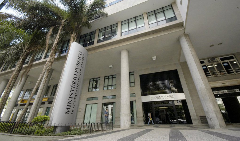 O Ministério Público do Rio de Janeiro anunciou a criação do Grupo Especial de Combate a Homicídios de Mulheres (Gecohm) com o objetivo de reduzir a violência de gênero no estado do Rio de Janeiro; uma das metas é mapear os crimes que se enquadrem em feminicídio – homicídio de mulheres praticado motivado por questão de gênero; a iniciativa foi proposta pelo Centro de Apoio Operacional da Violência Doméstica do Ministério Público (CAO) e tem como objetivo cumprir a meta de reduzir o crime de feminicídio, conforme estabelece a Estratégia Nacional de Justiça e Segurança Pública (Enasp) (Foto: Leonardo Lucena) O Ministério Público do Rio de Janeiro anunciou a criação do Grupo Especial de Combate a Homicídios de Mulheres (Gecohm) com o objetivo de reduzir a violência de gênero no estado do Rio de Janeiro; uma das metas é mapear os crimes que se enquadrem em feminicídio – homicídio de mulheres praticado motivado por questão de gênero; a iniciativa foi proposta pelo Centro de Apoio Operacional da Violência Doméstica do Ministério Público (CAO) e tem como objetivo cumprir a meta de reduzir o crime de feminicídio, conforme estabelece a Estratégia Nacional de Justiça e Segurança Pública (Enasp)