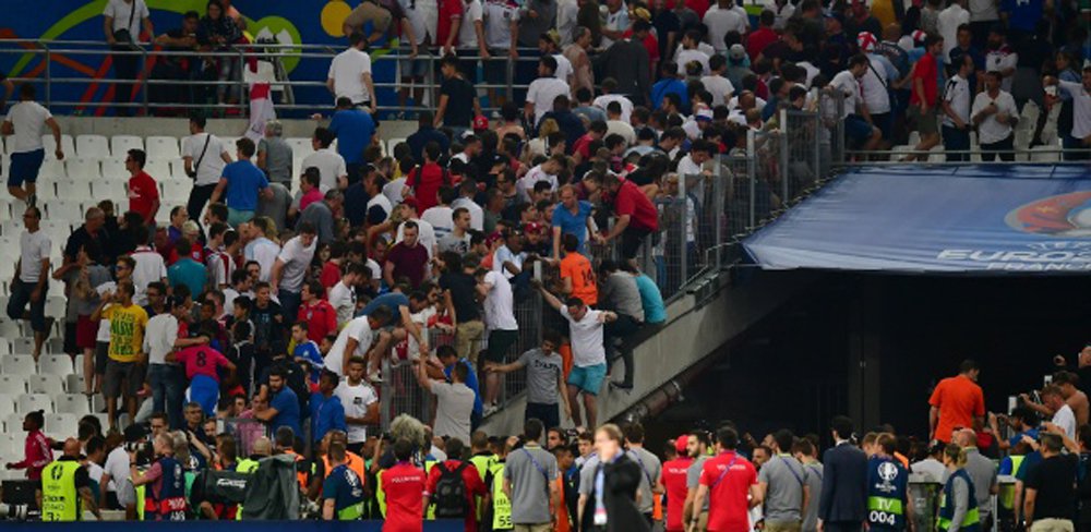 A confederação europeia de futebol, Uefa, informou que está tomando medidas disciplinares contra a Hungria, a Bélgica e Portugal após mais problemas com torcida durante a Eurocopa no sábado (Foto: Gisele Federicce) A confederação europeia de futebol, Uefa, informou que está tomando medidas disciplinares contra a Hungria, a Bélgica e Portugal após mais problemas com torcida durante a Eurocopa no sábado