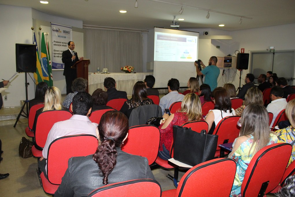 Secretarias de Gestão e Planejamento (Seplan) e de Educação, Cultura e Esporte (Seduce) apresentaram a prefeitos e secretários do interior os projetos do Goiás Mais Competitivo (GMC) para a Educação; os projetos Primeiros Passos: Educação Infantil e Goiás Aprende Mais visam a promover o acesso à educação infantil e elevar a qualidade do aprendizado dos alunos na rede pública (Foto: José Barbacena) Secretarias de Gestão e Planejamento (Seplan) e de Educação, Cultura e Esporte (Seduce) apresentaram a prefeitos e secretários do interior os projetos do Goiás Mais Competitivo (GMC) para a Educação; os projetos Primeiros Passos: Educação Infantil e Goiás Aprende Mais visam a promover o acesso à educação infantil e elevar a qualidade do aprendizado dos alunos na rede pública