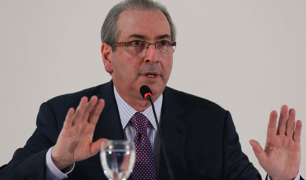 Após se tornar réu em uma segunda ação no Supremo Tribunal Federal (STF) nesta quarta (22), o presidente afastado da Câmara, Eduardo Cunha (PMDB-RJ), disse, por meio de nota, estar confiante de que será absolvido; “Respeito a decisão e confio que, ao fim do julgamento do mérito, serei absolvido”, afirmou; ele disse ainda que respeita a decisão da Corte, mas demonstrou “inconformismo” porque argumentos da sua defesa não teriam sido levados em conta (Foto: Valter Lima) Após se tornar réu em uma segunda ação no Supremo Tribunal Federal (STF) nesta quarta (22), o presidente afastado da Câmara, Eduardo Cunha (PMDB-RJ), disse, por meio de nota, estar confiante de que será absolvido; “Respeito a decisão e confio que, ao fim do julgamento do mérito, serei absolvido”, afirmou; ele disse ainda que respeita a decisão da Corte, mas demonstrou “inconformismo” porque argumentos da sua defesa não teriam sido levados em conta
