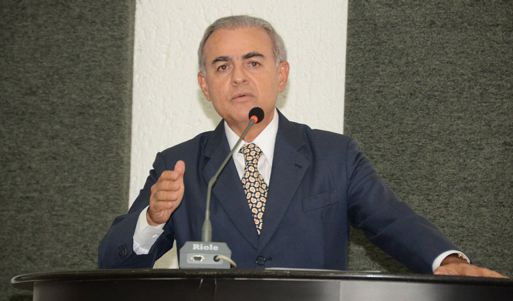 Deputado estadual Paulo Mourão (PT) apresentou requerimento em regime de urgência, solicitando audiência com o Presidente da Agência Nacional de Aviação Civil (Anac), em Brasília, para discutir a questão do fechamento do Aeroporto de Porto Nacional; parlamentar defendeu que a responsabilidade é da Prefeitura de Porto Nacional; "O município deveria ter cumprido as exigências da Anac e feito a manutenção do aeroporto para manter o seu funcionamento", alfinetou (Foto: Aquiles Lins) Deputado estadual Paulo Mourão (PT) apresentou requerimento em regime de urgência, solicitando audiência com o Presidente da Agência Nacional de Aviação Civil (Anac), em Brasília, para discutir a questão do fechamento do Aeroporto de Porto Nacional; parlamentar defendeu que a responsabilidade é da Prefeitura de Porto Nacional; "O município deveria ter cumprido as exigências da Anac e feito a manutenção do aeroporto para manter o seu funcionamento", alfinetou