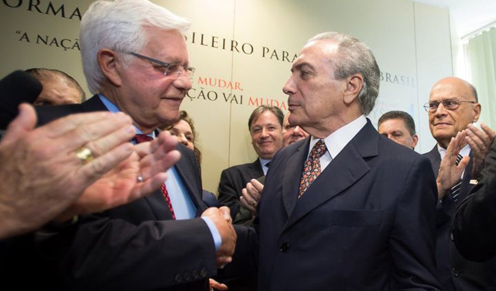 O executivo Cláudio Melo Filho, ex-vice-presidente de Relações Institucionais da Odebrecht, disse à força-tarefa da Lava Jato que pagou propina de R$ 3 milhões a Moreira Franco, em 2014, quando ele, que hoje conduz o programa de atração de investimentos do governo Temer, era ministro da Aviação Civil; Melo Filho disse ter pago os valores para que Moreira enterrasse o projeto de um terceiro aeroporto em São Paulo, o de Caieiras (SP), que poderia prejudicar a Odebrecht; em nota, Moreira Franco negou as acusações e disse que jamais pediu ajuda financeira a executivos da Odebrecht; Melo Filho disse também ter pago propinas a Romero Jucá, outro aliado de Temer, dizia ser necessário derrubar a presidente Dilma Rousseff para "estancar essa sangria" (Foto: Leonardo Attuch) O executivo Cláudio Melo Filho, ex-vice-presidente de Relações Institucionais da Odebrecht, disse à força-tarefa da Lava Jato que pagou propina de R$ 3 milhões a Moreira Franco, em 2014, quando ele, que hoje conduz o programa de atração de investimentos do governo Temer, era ministro da Aviação Civil; Melo Filho disse ter pago os valores para que Moreira enterrasse o projeto de um terceiro aeroporto em São Paulo, o de Caieiras (SP), que poderia prejudicar a Odebrecht; em nota, Moreira Franco negou as acusações e disse que jamais pediu ajuda financeira a executivos da Odebrecht; Melo Filho disse também ter pago propinas a Romero Jucá, outro aliado de Temer, dizia ser necessário derrubar a presidente Dilma Rousseff para "estancar essa sangria"