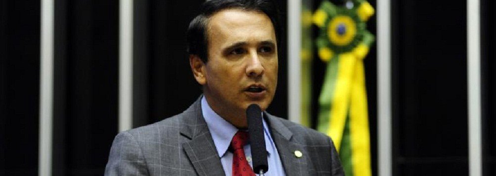 Após a renúncia do deputado federal Eduardo Cunha (PMDB-RJ) à presidência da Câmara, o deputado Calos Gaquim (PTN-TO) anunciou que será candidato ao cargo; “Comunico minha candidatura à presidência da Câmara, pois quero trabalhar para o Brasilsair dessa crise o mais rápido possível. Precisamos é trabalhar e votar as matérias relevantes para o nosso Brasil, porque os trabalhos estão praticamente parados aqui na Câmara”, disse (Foto: Leonardo Lucena) Após a renúncia do deputado federal Eduardo Cunha (PMDB-RJ) à presidência da Câmara, o deputado Calos Gaquim (PTN-TO) anunciou que será candidato ao cargo; “Comunico minha candidatura à presidência da Câmara, pois quero trabalhar para o Brasilsair dessa crise o mais rápido possível. Precisamos é trabalhar e votar as matérias relevantes para o nosso Brasil, porque os trabalhos estão praticamente parados aqui na Câmara”, disse
