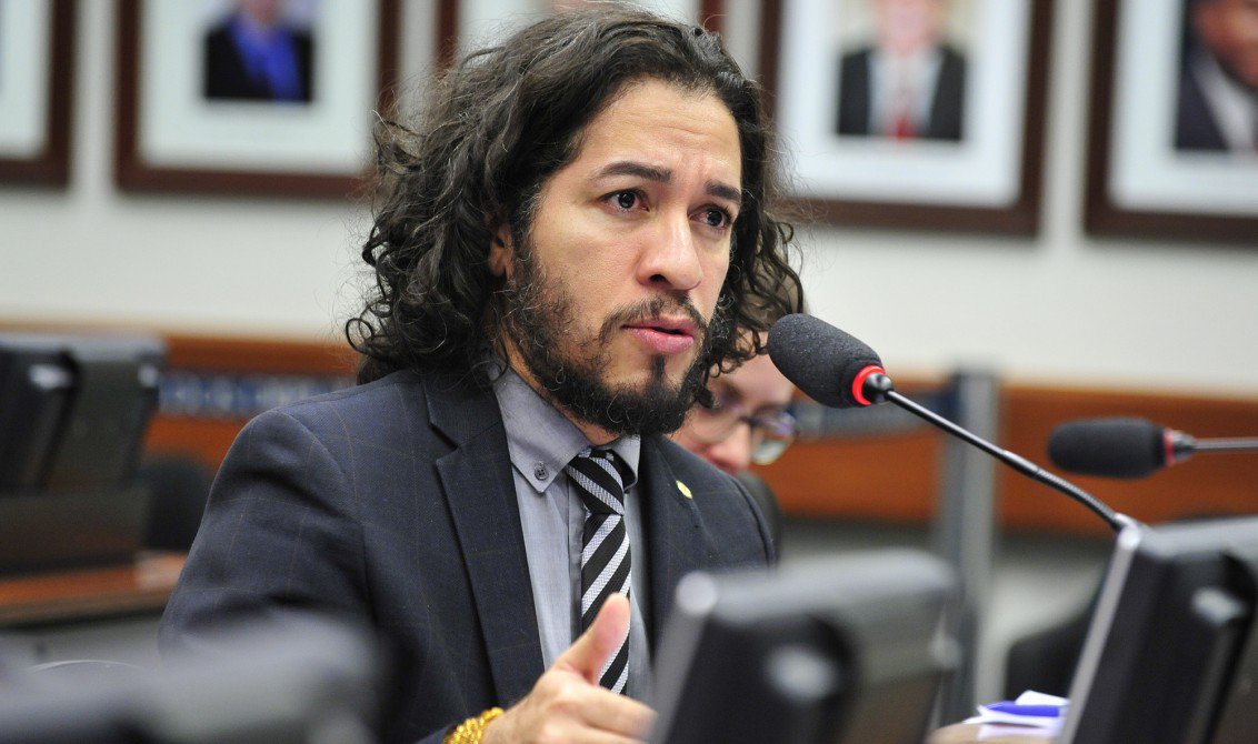 Os deputados Jean Willys e Chico Alencar estarão em Fortaleza na próxima semana, para dar apoio às candidaturas do PSOL na capital e no interior. Jean também ministrará palestra sobre respeito à diversidade, na sede do partido (Foto: Rodrigo Rocha) Os deputados Jean Willys e Chico Alencar estarão em Fortaleza na próxima semana, para dar apoio às candidaturas do PSOL na capital e no interior. Jean também ministrará palestra sobre respeito à diversidade, na sede do partido