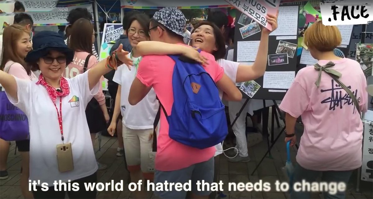 Vídeo tem comovido pessoas em todo o mundo; campanha quer levar à comunidade LGBT o carinho que, muitas vezes, é negado pela família (Foto: Gisele Federicce) Vídeo tem comovido pessoas em todo o mundo; campanha quer levar à comunidade LGBT o carinho que, muitas vezes, é negado pela família
