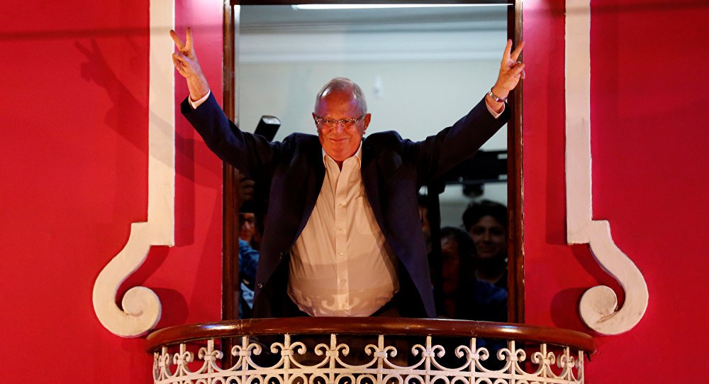 Ex-banqueiro em Wall Street (EUA), Pedro Pablo Kuczynski tornou-se oficialmente nesta quinta-feira, 28, o novo presidente do Peru, depois de prestar seu juramento de posse perante o Parlamento do país sul-americano; com 77 anos e formação liberal, tecnocrática e de centro-direita, o novo presidente prometeu um "crescimento não só econômico, mas também humano", bem como combater a corrupção e tornar o Peru um "país moderno"; ele foi primeiro-ministro do Peru entre 2005 e 2006 (Foto: Aquiles Lins) Ex-banqueiro em Wall Street (EUA), Pedro Pablo Kuczynski tornou-se oficialmente nesta quinta-feira, 28, o novo presidente do Peru, depois de prestar seu juramento de posse perante o Parlamento do país sul-americano; com 77 anos e formação liberal, tecnocrática e de centro-direita, o novo presidente prometeu um "crescimento não só econômico, mas também humano", bem como combater a corrupção e tornar o Peru um "país moderno"; ele foi primeiro-ministro do Peru entre 2005 e 2006