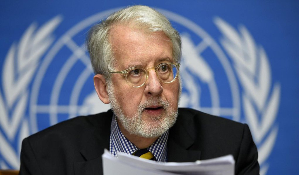 Para o diplomata e cientista político Paulo Sérgio Pinheiro, o governo interino tem uma pauta de desmonte das garantias constitucionais e há um enorme perigo do Brasil regredir na repressão aos movimentos sociais, aos partidos de esquerda e aos defensores de direitos humanos, devido à Lei Antiterrorismo; "Vai ser um desastre de governo; um deboche total. É o selo de que o Brasil está virando uma banana republic", diz; assista à sua entrevista (Foto: Gisele Federicce) Para o diplomata e cientista político Paulo Sérgio Pinheiro, o governo interino tem uma pauta de desmonte das garantias constitucionais e há um enorme perigo do Brasil regredir na repressão aos movimentos sociais, aos partidos de esquerda e aos defensores de direitos humanos, devido à Lei Antiterrorismo; "Vai ser um desastre de governo; um deboche total. É o selo de que o Brasil está virando uma banana republic", diz; assista à sua entrevista
