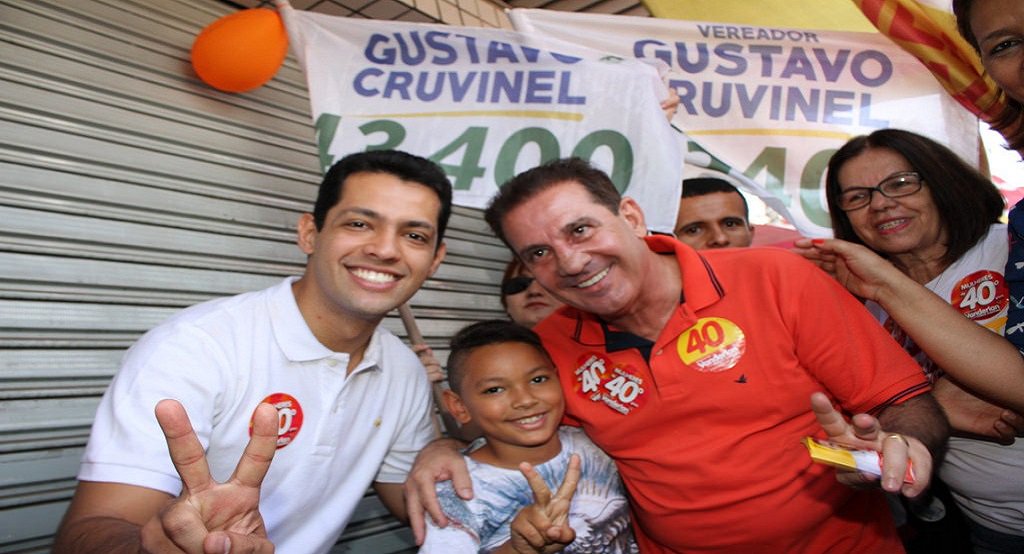 Despencou para 12,8 pontos percentuais a diferença entre o ex-prefeito de Goiânia, Iris Rezende (PMDB), e o ex-prefeito de Senador Canedo, Vanderlan Cardoso (PSB), na corrida pela Prefeitura da Capital; é o que aponta a Pesquisa Fortiori/Diário da Manhã divulgada nesta quarta-feira; Iris alcançou 36,8% e Vanderlan apareceu com 24%, confirmando polarização já apontada pela pesquisa Serpes; Delegado Waldir ficou com apenas 13,8% (Foto: José Barbacena) Despencou para 12,8 pontos percentuais a diferença entre o ex-prefeito de Goiânia, Iris Rezende (PMDB), e o ex-prefeito de Senador Canedo, Vanderlan Cardoso (PSB), na corrida pela Prefeitura da Capital; é o que aponta a Pesquisa Fortiori/Diário da Manhã divulgada nesta quarta-feira; Iris alcançou 36,8% e Vanderlan apareceu com 24%, confirmando polarização já apontada pela pesquisa Serpes; Delegado Waldir ficou com apenas 13,8%