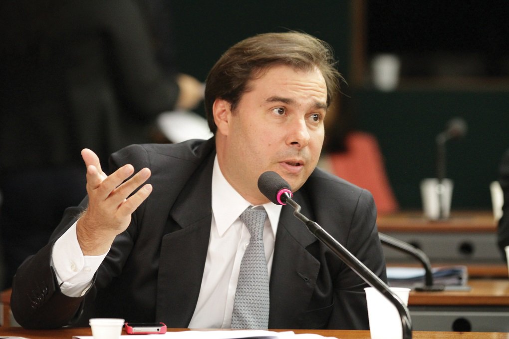 Para minimizar o poder do grupo de Eduardo Cunha (PMDB), o ex-presidente Luiz Inácio Lula da Silva deu aval para o PT apoiar a candidatura do deputado Rodrigo Maia (DEM) à presidência da Câmara; objetivo dos petistas é se juntar a inimigos antigos, como DEM e PSDB, para ter mais força e assim enfrentar o chamado Centrão, bloco que hoje conta com 270 parlamentares e foi fundamental para aprovação do impeachment da presidente afastada Dilma Rousseff (Foto: José Barbacena) Para minimizar o poder do grupo de Eduardo Cunha (PMDB), o ex-presidente Luiz Inácio Lula da Silva deu aval para o PT apoiar a candidatura do deputado Rodrigo Maia (DEM) à presidência da Câmara; objetivo dos petistas é se juntar a inimigos antigos, como DEM e PSDB, para ter mais força e assim enfrentar o chamado Centrão, bloco que hoje conta com 270 parlamentares e foi fundamental para aprovação do impeachment da presidente afastada Dilma Rousseff