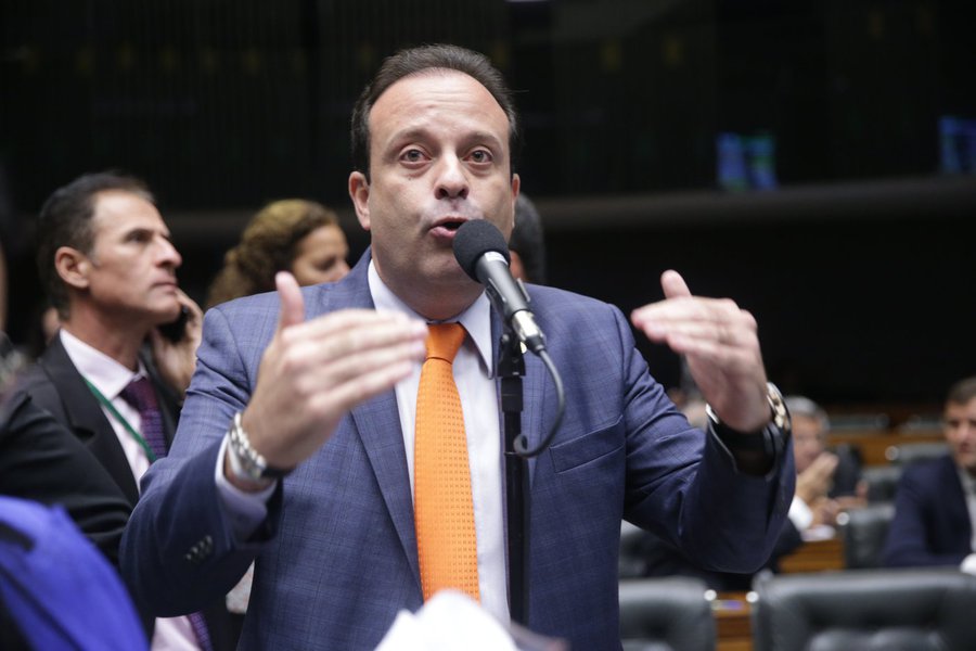 Em entrevista nesta sexta (17) a Gilmar Carvalho, o deputado federal André Moura (PSC) disse que o deputado federal Valadares Filho (PSB), pré-candidato a prefeito de Aracaju, ofereceu ao grupo a indicação de seu companheiro de chapa; André disse ao deputado que a prioridade do grupo é o lançamento da candidatura do senador Eduardo Amorim (PSC); "Mas nada impede que nosso grupo apoie Valadares Filho ou mesmo a reeleição do prefeito João Alves (DEM), que também nos procurou", frisou (Foto: Valter Lima) Em entrevista nesta sexta (17) a Gilmar Carvalho, o deputado federal André Moura (PSC) disse que o deputado federal Valadares Filho (PSB), pré-candidato a prefeito de Aracaju, ofereceu ao grupo a indicação de seu companheiro de chapa; André disse ao deputado que a prioridade do grupo é o lançamento da candidatura do senador Eduardo Amorim (PSC); "Mas nada impede que nosso grupo apoie Valadares Filho ou mesmo a reeleição do prefeito João Alves (DEM), que também nos procurou", frisou