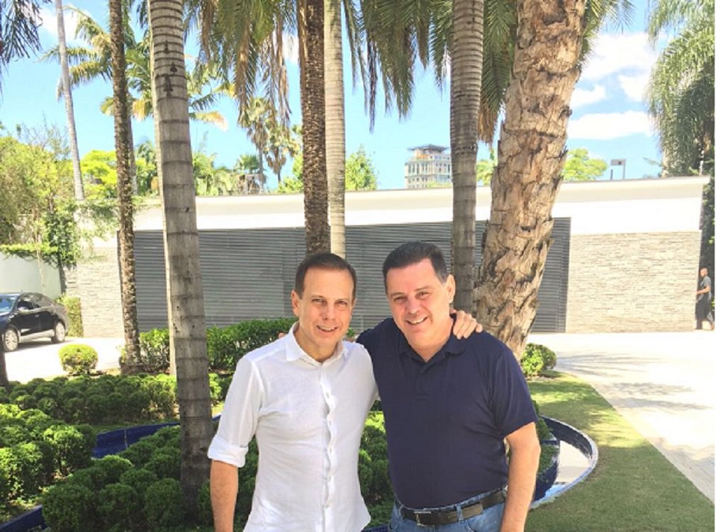 Governador goiano e o prefeito eleito de São Paulo se encontraram este sábado na capital paulista e conversaram sobre as eleições municipais, o desempenho do PSDB e projetaram parcerias; "Foi uma reunião extremamente produtiva, em que ficou claro que Goiás e a cidade de São Paulo têm uma extensa pauta de objetivos em comum", afirmou Marconi (Foto: José Barbacena) Governador goiano e o prefeito eleito de São Paulo se encontraram este sábado na capital paulista e conversaram sobre as eleições municipais, o desempenho do PSDB e projetaram parcerias; "Foi uma reunião extremamente produtiva, em que ficou claro que Goiás e a cidade de São Paulo têm uma extensa pauta de objetivos em comum", afirmou Marconi