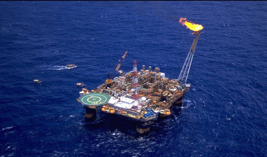 Agência Nacional do Petróleo, Gás Natural e Biocombustíveis (ANP) investiga se petroleiras estão sonegando impostos ao vender petróleo produzido no Brasil; segundo o diretor da autarquia Waldyr Barroso, foram identificados dois casos em que as empresas mudaram os preços de venda de forma atípica; investigação já dura quatro meses e não tem prazo para conclusão (Foto: Paulo Emílio) Agência Nacional do Petróleo, Gás Natural e Biocombustíveis (ANP) investiga se petroleiras estão sonegando impostos ao vender petróleo produzido no Brasil; segundo o diretor da autarquia Waldyr Barroso, foram identificados dois casos em que as empresas mudaram os preços de venda de forma atípica; investigação já dura quatro meses e não tem prazo para conclusão