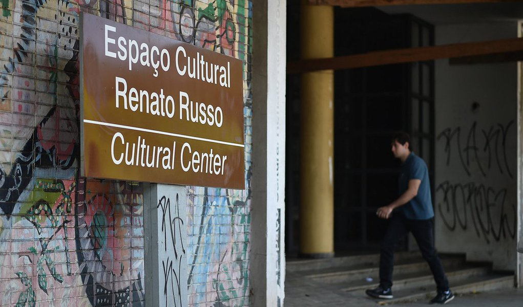 Representantes do setor cultural de Brasília acompanharam o andamento da reforma do Espaço Cultural Renato Russo (508 Sul); o trabalho foi iniciado na primeira quinzena de setembro com recursos de R$ 5,6 milhões da Agência de Desenvolvimento do Distrito Federal (Terracap); a previsão é que as obras terminem em junho de 2017; o projeto foi readequado para levar em conta a tradição e a importância do espaço para o setor (Foto: Leonardo Lucena) Representantes do setor cultural de Brasília acompanharam o andamento da reforma do Espaço Cultural Renato Russo (508 Sul); o trabalho foi iniciado na primeira quinzena de setembro com recursos de R$ 5,6 milhões da Agência de Desenvolvimento do Distrito Federal (Terracap); a previsão é que as obras terminem em junho de 2017; o projeto foi readequado para levar em conta a tradição e a importância do espaço para o setor
