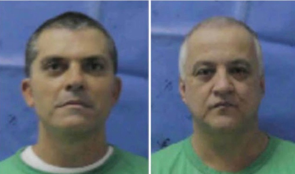 Caso chegou ao STF antes da decisão da Justiça Federal que revogou a decisão que concedeu prisão domiciliar ao contraventor e aos demais acusados; nos recursos protocolados no Supremo, as defesas alegaram que os investigados estavam cumprindo ilegalmente regime fechado devido à falta de tornozeleiras eletrônicas, que fariam o monitoramento dos acusados; Cachoeira foi preso após a deflagração da Operação Saqueador da Polícia Federal, que rastreia esquema de desvio de verbas públicas e lavagem de dinheiro, no valor de R$ 370 milhões; de acordo com o Ministério Público Federal (MPF), os principais acusados são Cavendish e Cachoeira (Foto: Realle Palazzo-Martini) Caso chegou ao STF antes da decisão da Justiça Federal que revogou a decisão que concedeu prisão domiciliar ao contraventor e aos demais acusados; nos recursos protocolados no Supremo, as defesas alegaram que os investigados estavam cumprindo ilegalmente regime fechado devido à falta de tornozeleiras eletrônicas, que fariam o monitoramento dos acusados; Cachoeira foi preso após a deflagração da Operação Saqueador da Polícia Federal, que rastreia esquema de desvio de verbas públicas e lavagem de dinheiro, no valor de R$ 370 milhões; de acordo com o Ministério Público Federal (MPF), os principais acusados são Cavendish e Cachoeira