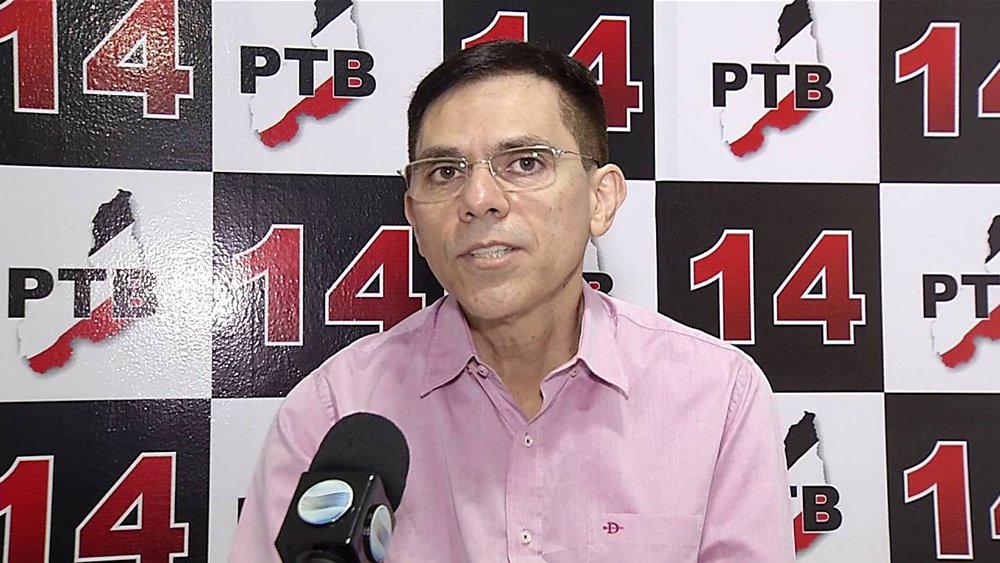 O candidato a prefeito de Teresina pelo PTB, jornalista Amadeu Campos, considera que a gestão do PSDB em Teresina acabou, “essa gestão se exauriu. A mudança, a inovação não fazem mais parte. Uma acomodação desse modelo, e em várias áreas, a gente vê o prejuízo”; segundo Amadeu, a Câmara Municipal não cumpre com a missão de fiscalizar “A questão dos escândalos é por causa da própria câmara, que deveria estar fiscalizando mais; uma grande base como a que Firmino Filho montou na Câmara, com mais de 20 vereadores apoiando a atual gestão municipal, prejudica a administração e transparência; “Porque fica sem a fiscalização, sem o controle” (Foto: Leonardo Lucena) O candidato a prefeito de Teresina pelo PTB, jornalista Amadeu Campos, considera que a gestão do PSDB em Teresina acabou, “essa gestão se exauriu. A mudança, a inovação não fazem mais parte. Uma acomodação desse modelo, e em várias áreas, a gente vê o prejuízo”; segundo Amadeu, a Câmara Municipal não cumpre com a missão de fiscalizar “A questão dos escândalos é por causa da própria câmara, que deveria estar fiscalizando mais; uma grande base como a que Firmino Filho montou na Câmara, com mais de 20 vereadores apoiando a atual gestão municipal, prejudica a administração e transparência; “Porque fica sem a fiscalização, sem o controle”