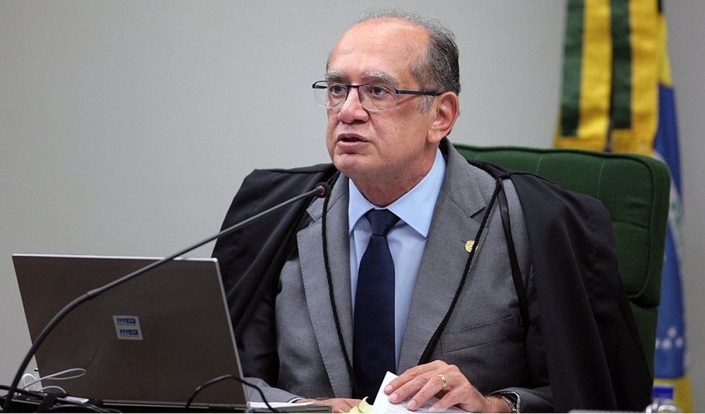 Liminar do ministro Gilmar Mendes, do Supremo Tribunal Federal, suspende todos os processos e até efeitos de decisões na Justiça do Trabalho que discutam a aplicação da ultratividade de normas de acordos e de convenções coletivas; "Da noite para o dia, a Súmula 277 passou de uma redação que ditava serem as normas coletivas válidas apenas no período de vigência do acordo para o entendimento contrário, de que seriam válidas até que novo acordo as alterasse ou confirmasse", afirma Mendes (Foto: Aquiles Lins) Liminar do ministro Gilmar Mendes, do Supremo Tribunal Federal, suspende todos os processos e até efeitos de decisões na Justiça do Trabalho que discutam a aplicação da ultratividade de normas de acordos e de convenções coletivas; "Da noite para o dia, a Súmula 277 passou de uma redação que ditava serem as normas coletivas válidas apenas no período de vigência do acordo para o entendimento contrário, de que seriam válidas até que novo acordo as alterasse ou confirmasse", afirma Mendes